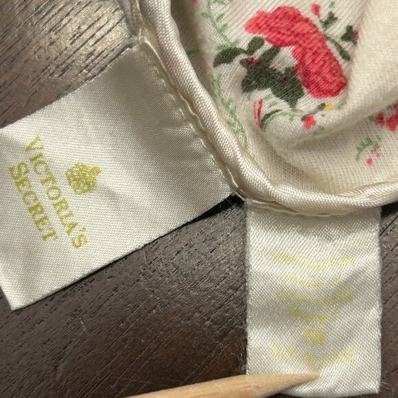 Victoria's Secret Women Pajama Button Up Top Long Sleeve Red Roses Size Medium - Picture 11 of 14